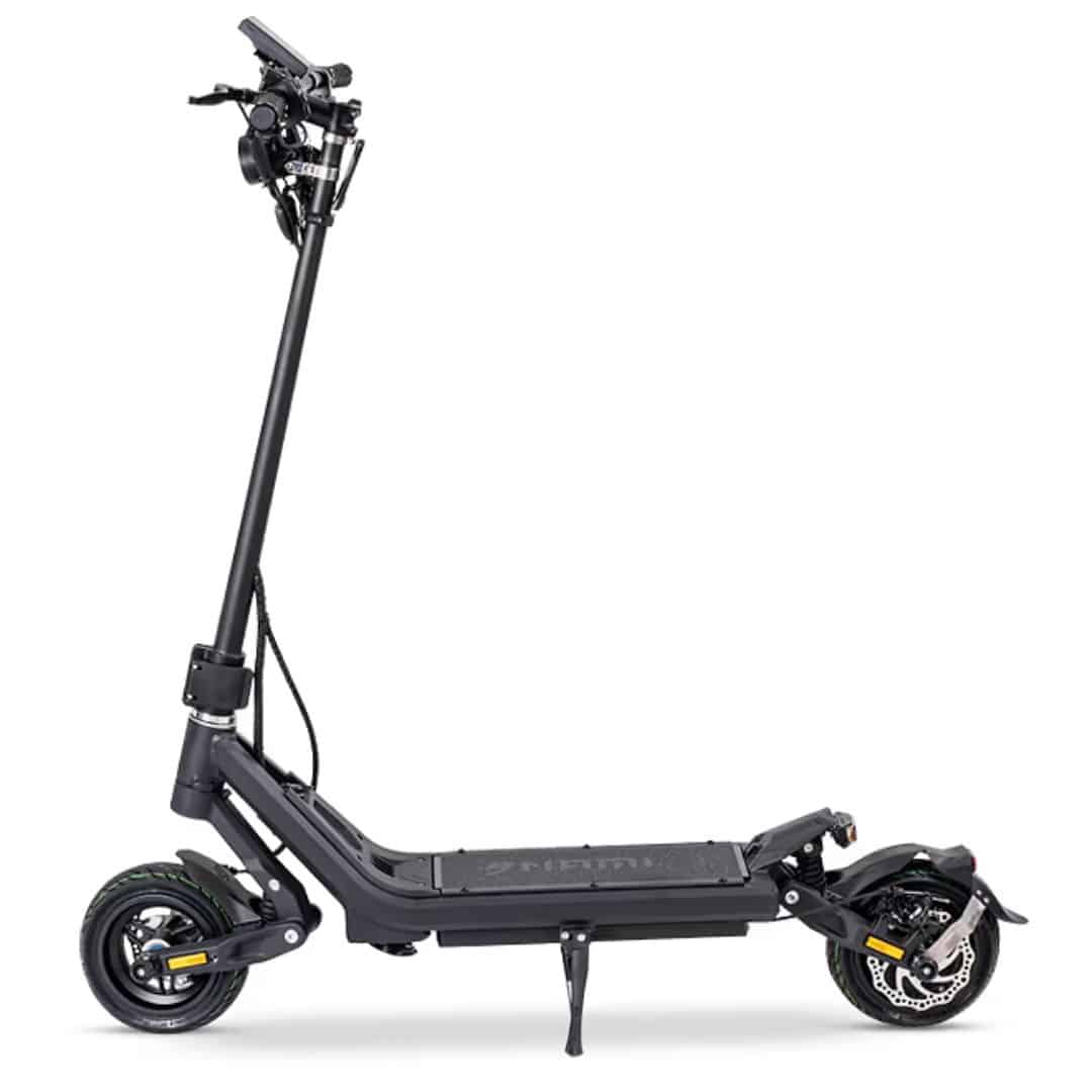 NAMI STELLAR קורקינט חשמלי עם סוללה 52V/16Ah, מנוע 250W, צמיגים 9/3 אינץ' ללא פנימית, שיכוך קדמי ואחורי, בלמי דיסק מכניים, תאורה היקפית, מפתח NFC, מסך דיגיטלי ועמידות מים בתקן IP65.
